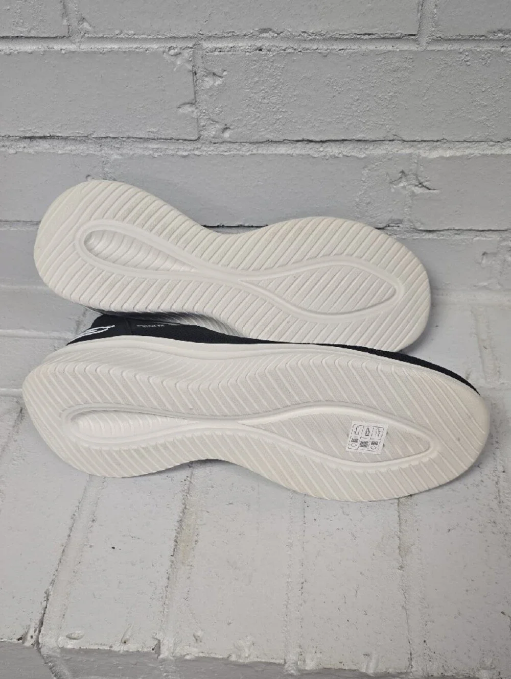 Skechers Mens Black Knit Slip-On Sneakers with White Sole.  Size 13. NWT.